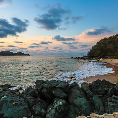 Azul Ixtapa Grand All Inclusive Suites - Spa & Convention Center Екстериор снимка Sunset at the beach
