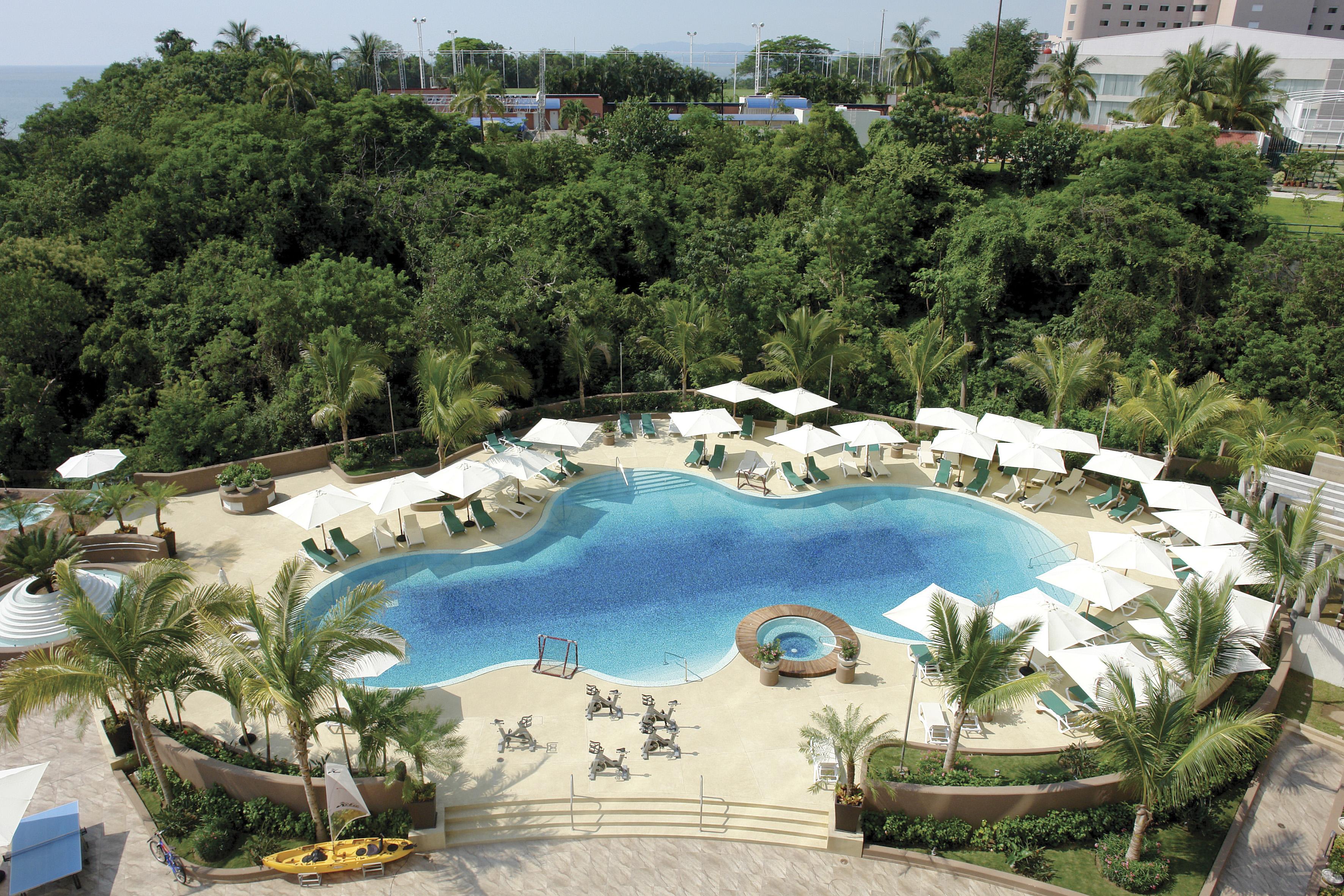 Azul Ixtapa Grand All Inclusive Suites - Spa & Convention Center Екстериор снимка The pool at the Shangri-La Hotel, Kuala Lumpur