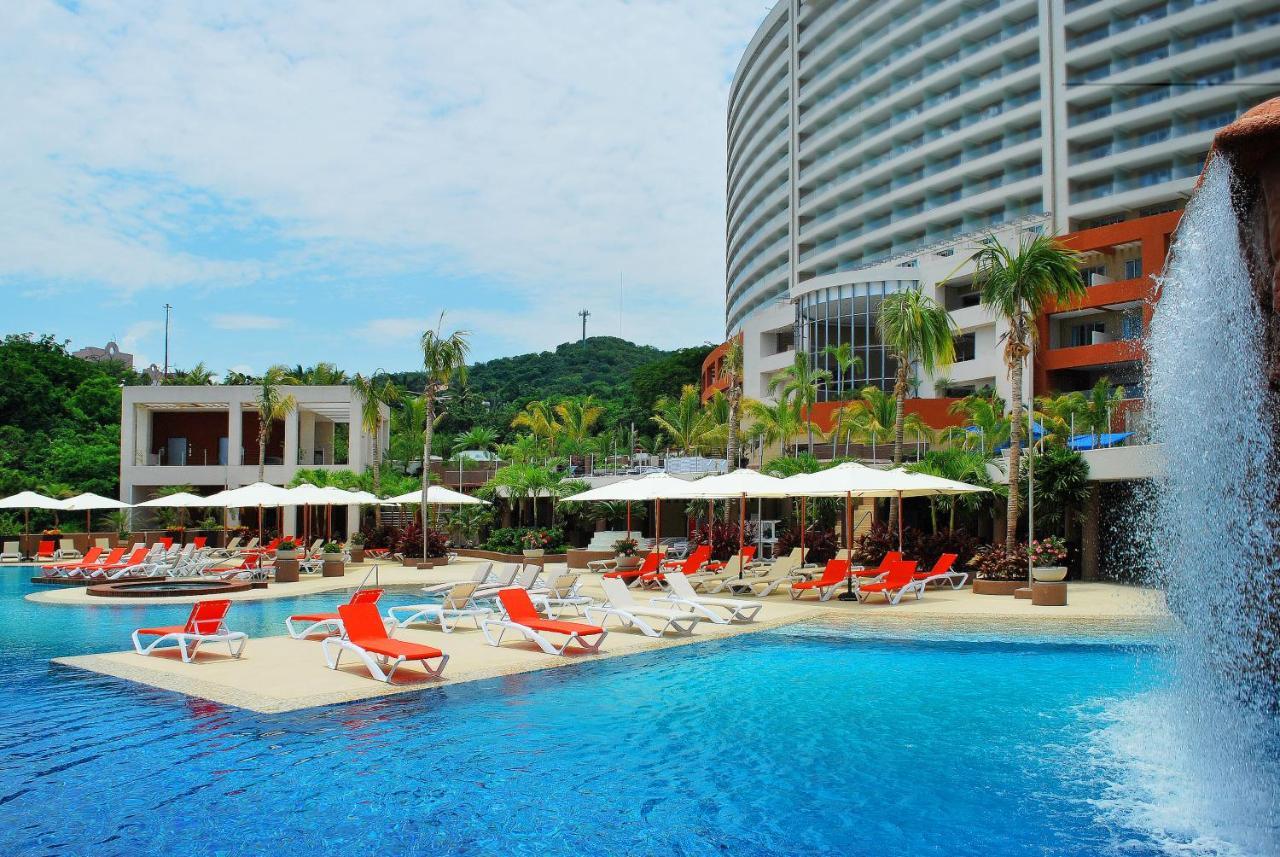 Azul Ixtapa Grand All Inclusive Suites - Spa & Convention Center Екстериор снимка The swimming pool at the hotel