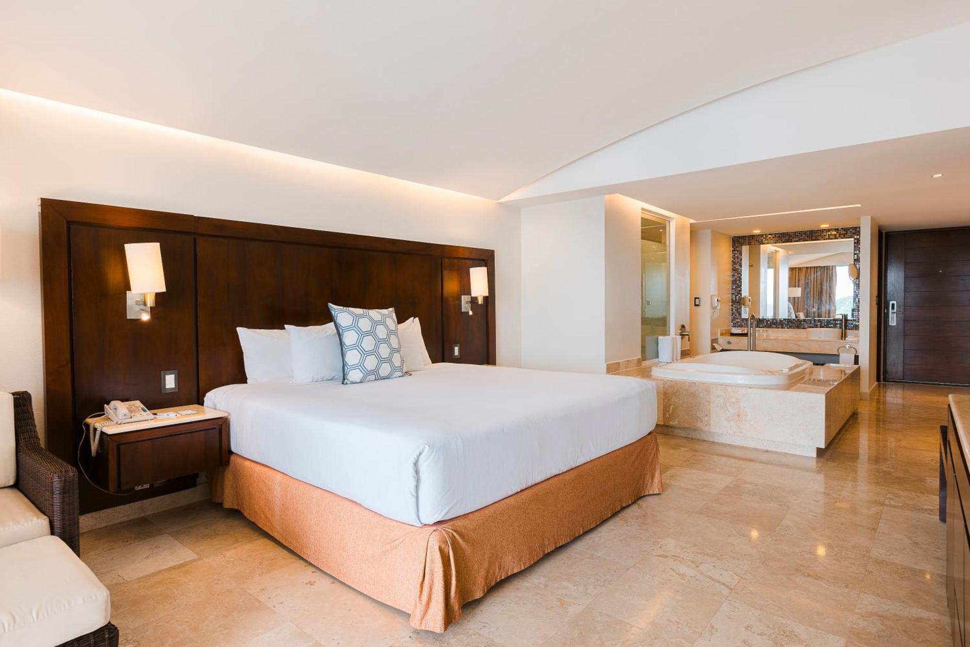 Azul Ixtapa Grand All Inclusive Suites - Spa & Convention Center Екстериор снимка A room at the hotel