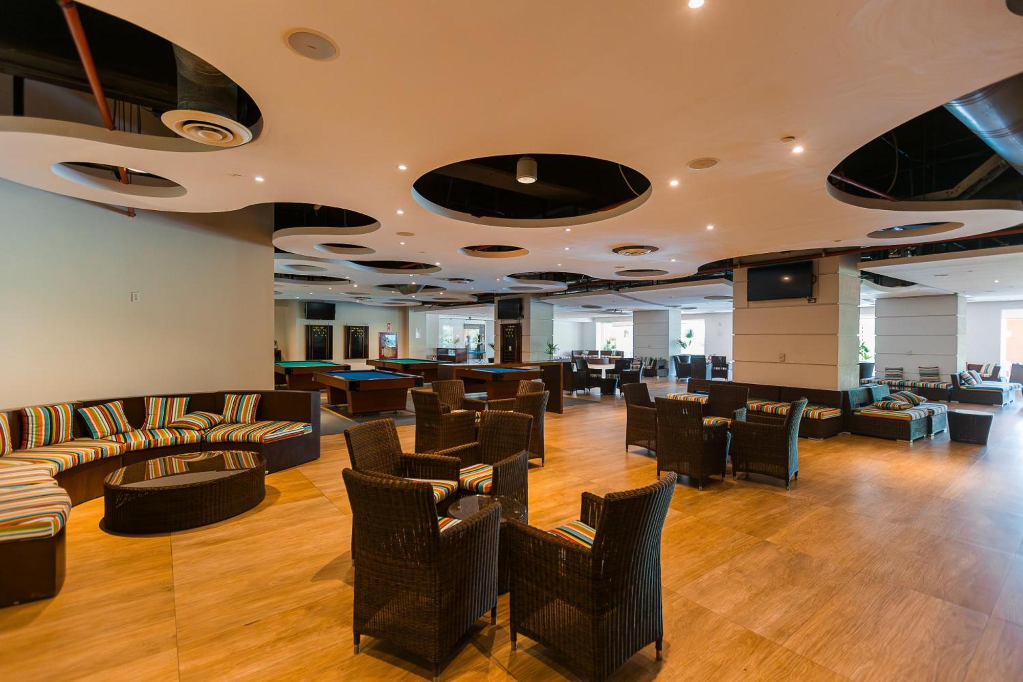 Azul Ixtapa Grand All Inclusive Suites - Spa & Convention Center Екстериор снимка The lounge at the airport