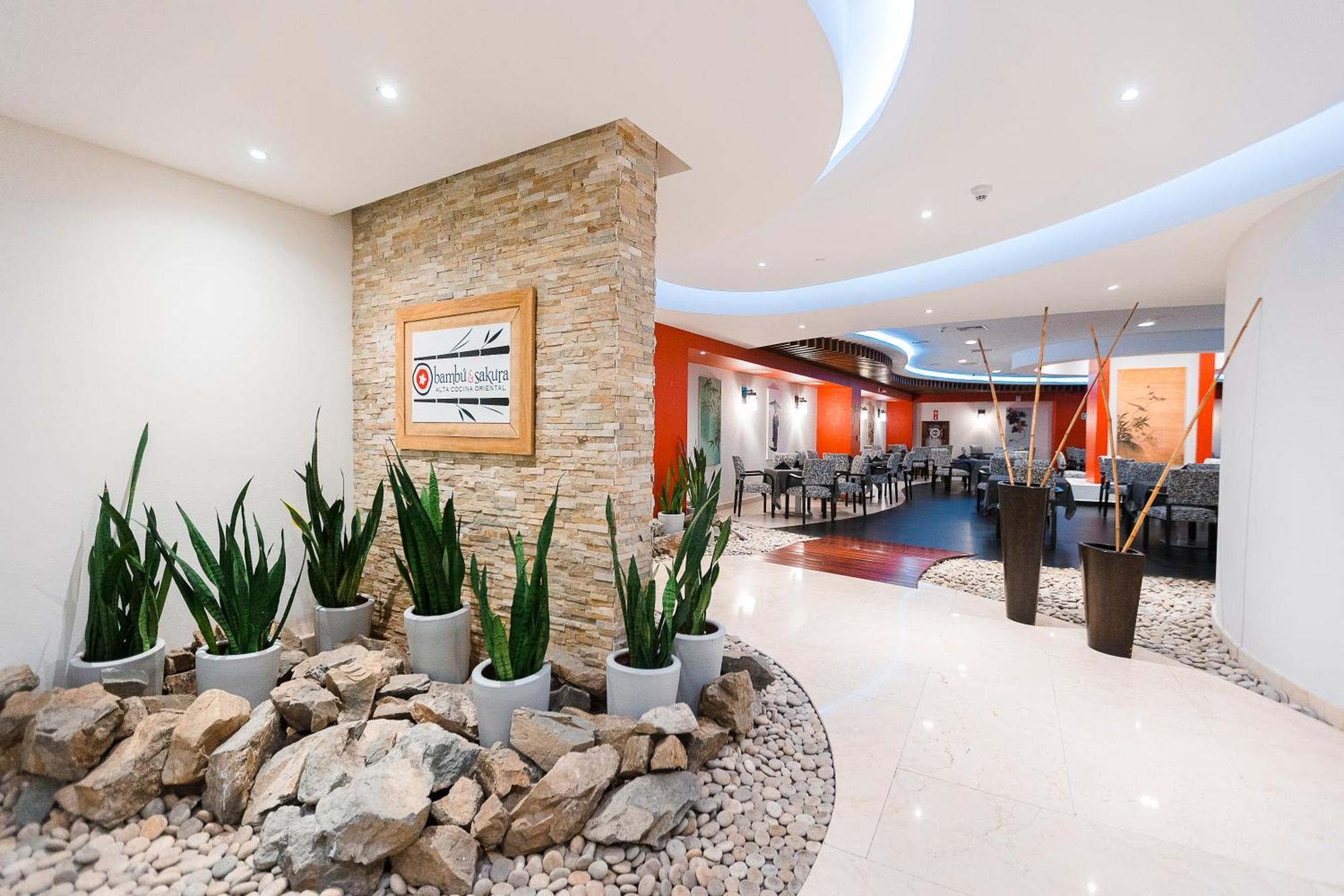 Azul Ixtapa Grand All Inclusive Suites - Spa & Convention Center Екстериор снимка The interior of the airport
